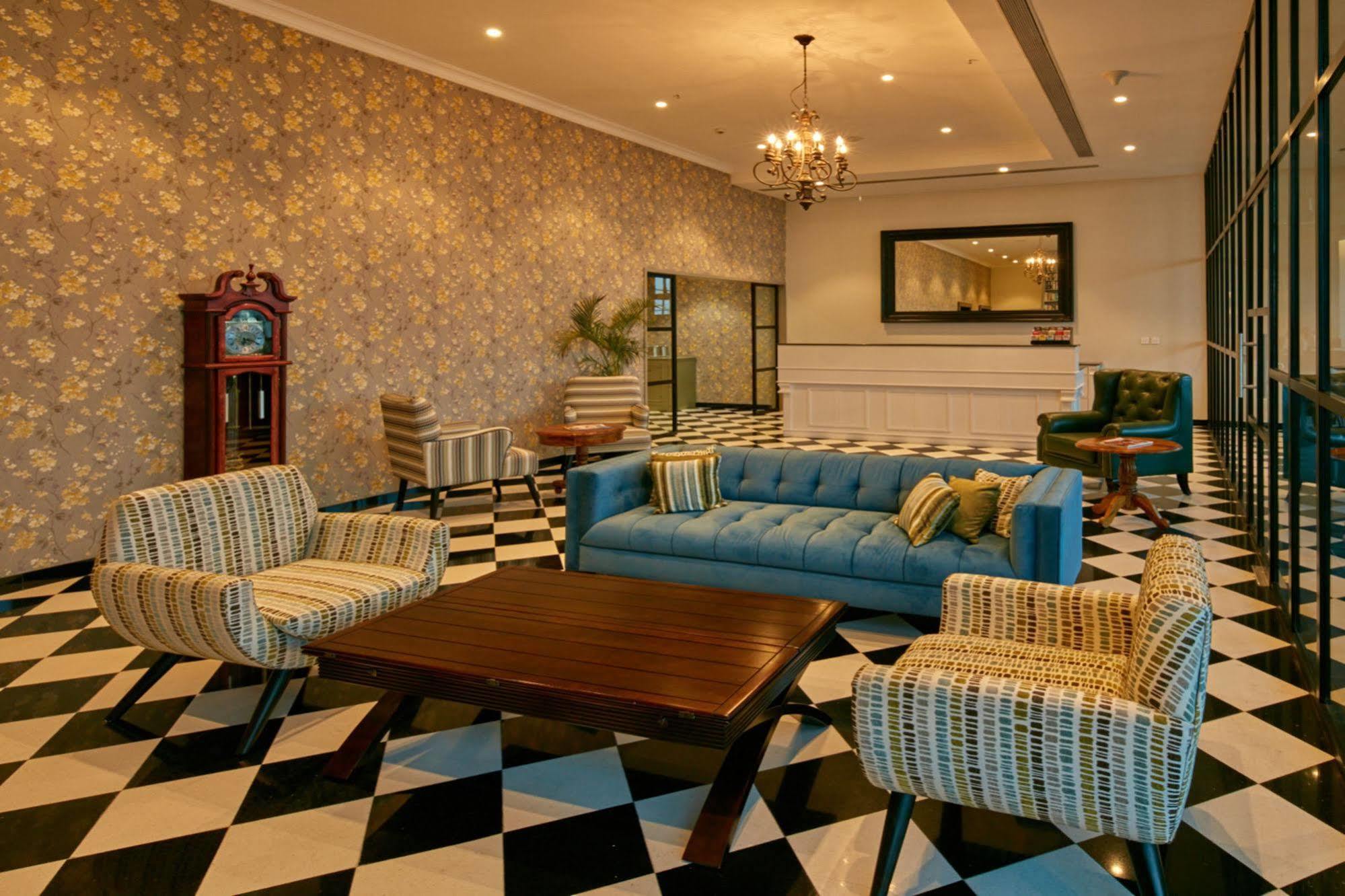 The Waverly Hotel & Residences Bangalore Exterior photo