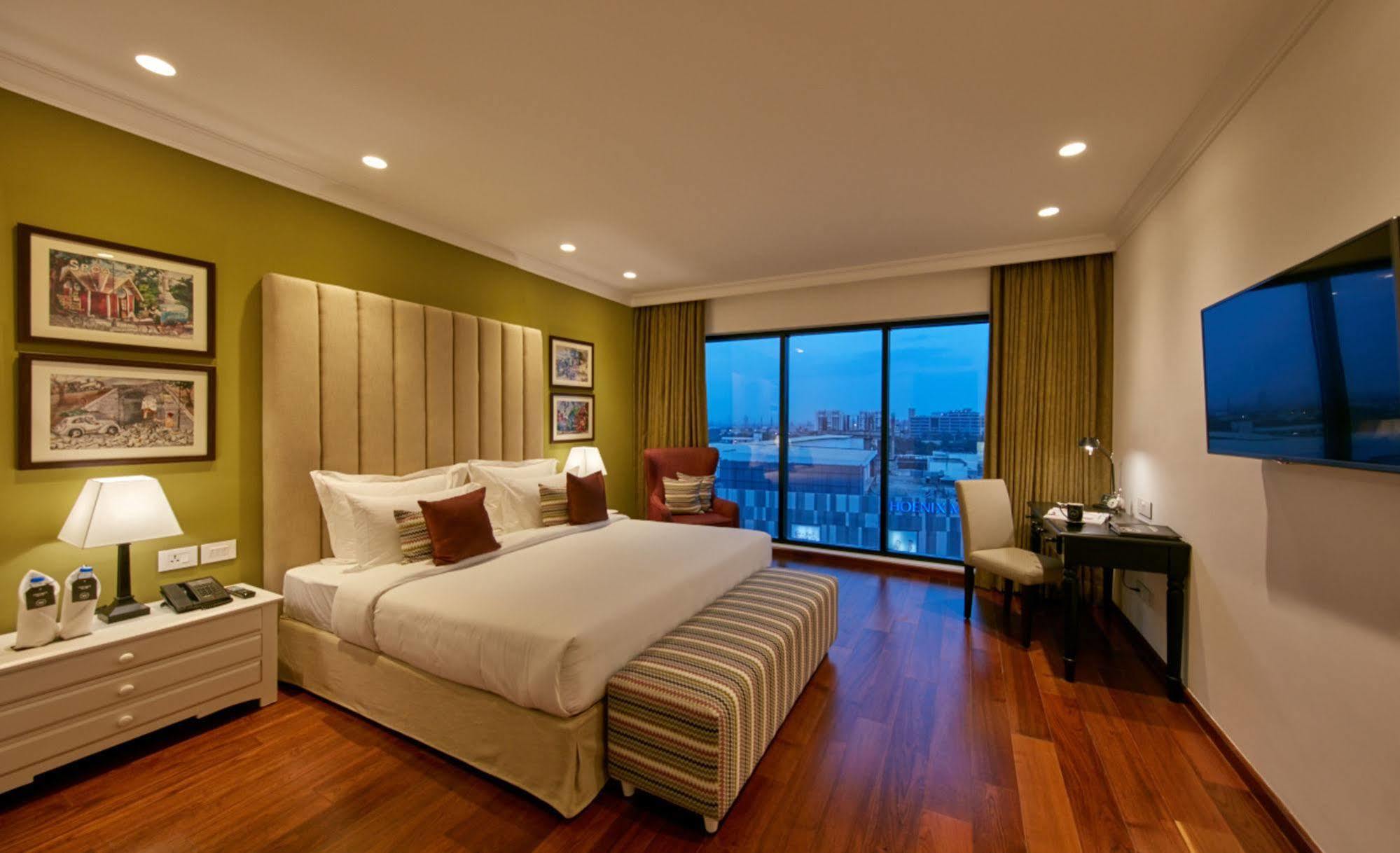 The Waverly Hotel & Residences Bangalore Exterior photo
