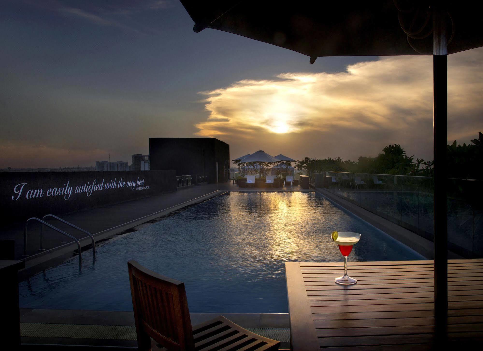 The Waverly Hotel & Residences Bangalore Exterior photo